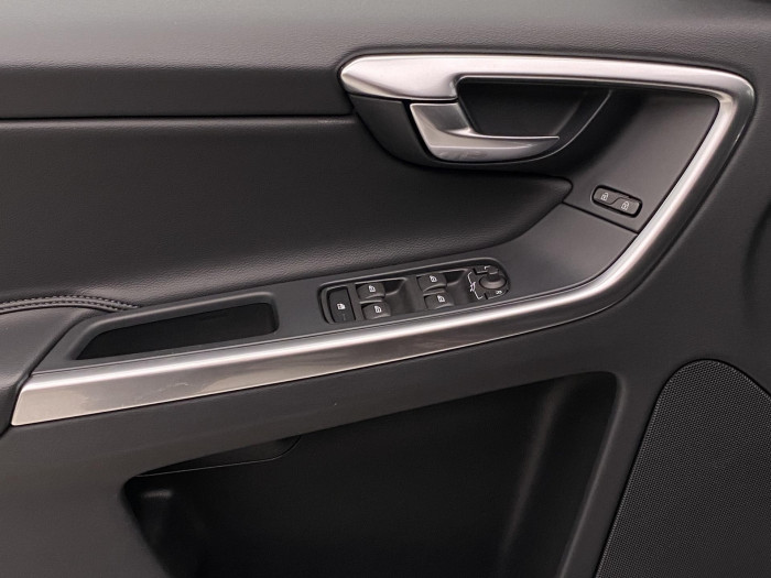 Volvo XC60 D4 AWD MOMENTUM REZERVACE 2.4 d Momentum