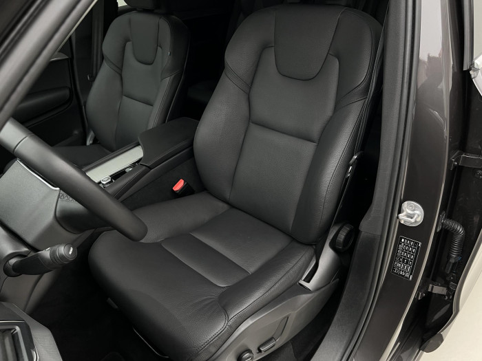 Volvo XC90 B5 AWD CORE 7MÍSTNÁ AUT  CZ
