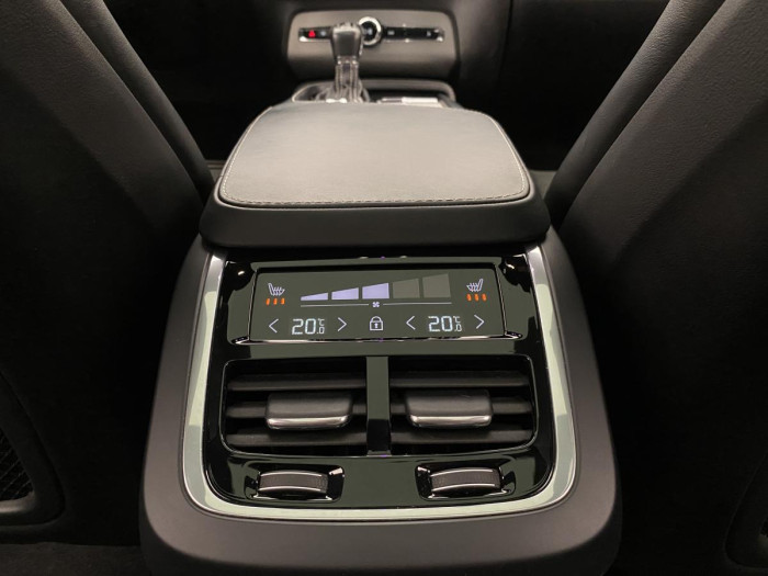 Volvo XC90 D5 AWD R-DESIGN AUT REZERVACE 2.0 d