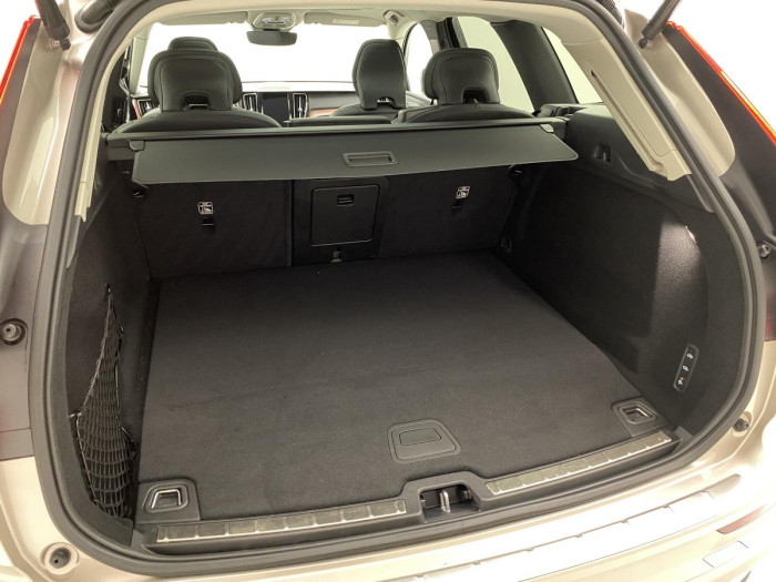 Volvo XC60 T6 AWD RECHARGE DARK ULTIMATE
