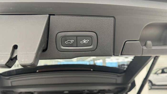 Volvo XC60 B5 AWD INSCRIPTION REZERVACE