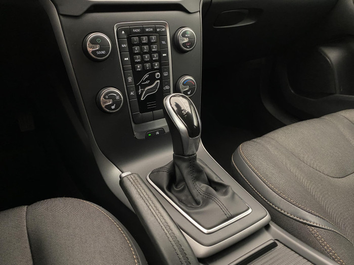 Volvo V40 CC D2 MOMENTUM AUT 1.6 d CC CC Momentum