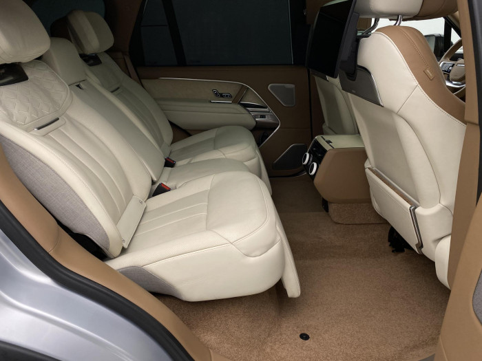 Land Rover Range Rover SV P530 LWB 1.maj.