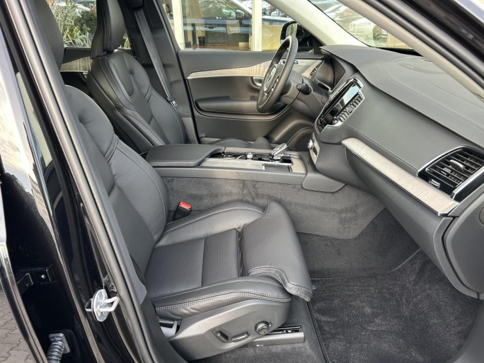 Volvo XC90 T8 AWD AT RECHARGE DARK PLUS 7 2.0 AT Plus