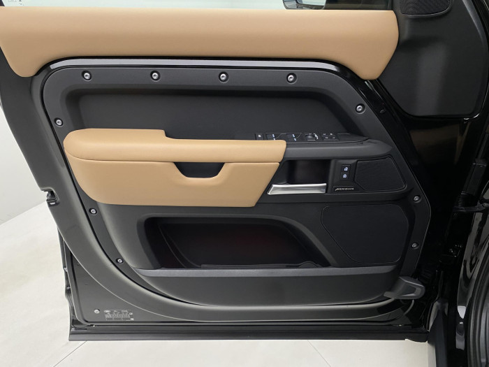 Land Rover Defender 110 D300 X-D HSE REZERVACE 3.0 d d