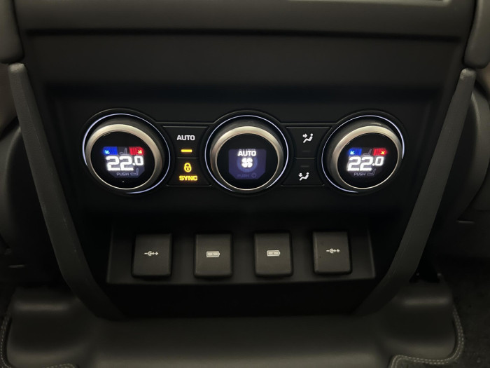 Land Rover Defender P400 HSE AWD AUT CZ