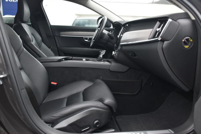 Volvo V90 CC D4 MOMENTUM REZERVACE 2.0 d CC CC Momentum