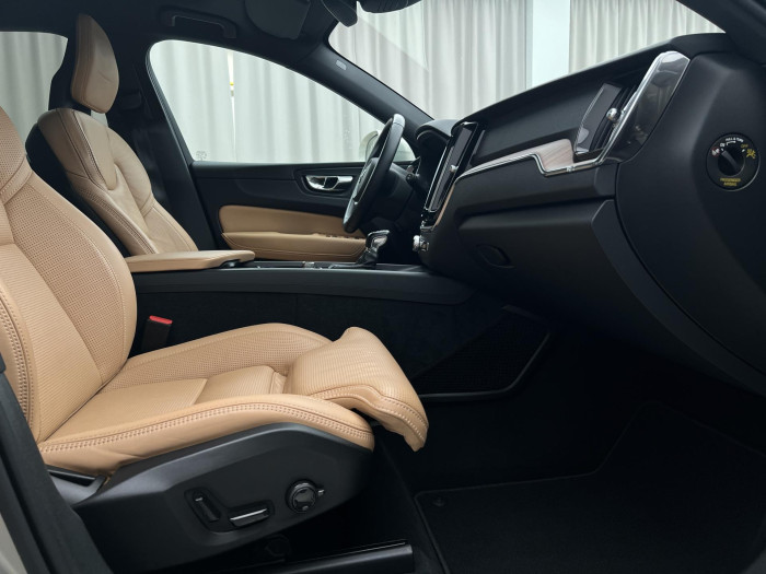 Volvo XC60 T5 AWD INSCRIPTION AUT CZ