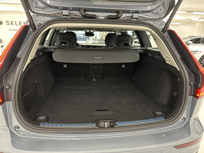 Volvo V60 CROSS COUNTRY B4 REZERVACE