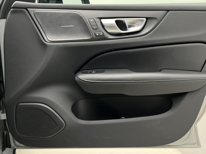 Volvo S60 B5 AWD ULTIMATE DARK AUT 1.maj