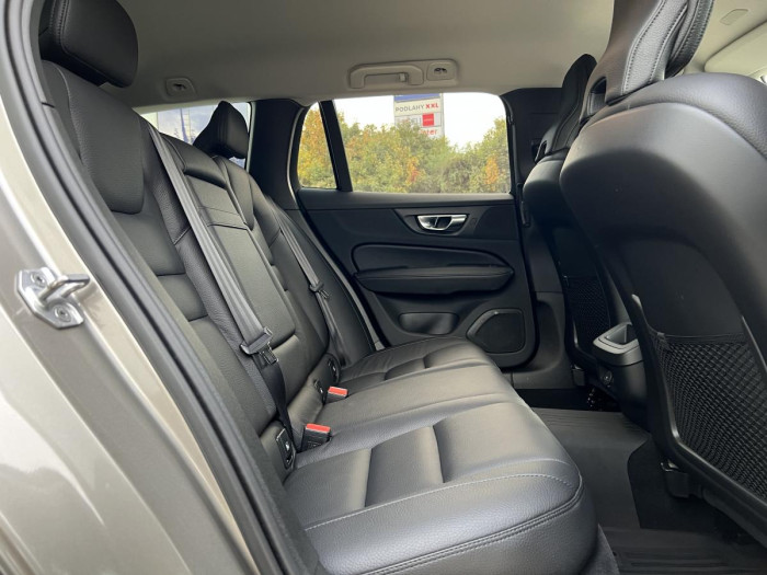 Volvo V60 CROSS COUNTRY B4 AWD Aut 1.maj