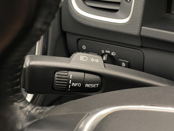 Volvo V60 D5 MOMENTUM 2.4 d Momentum