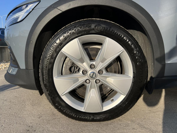 Volvo V60 CROSS COUNTRY B4 AWD REZERVACE