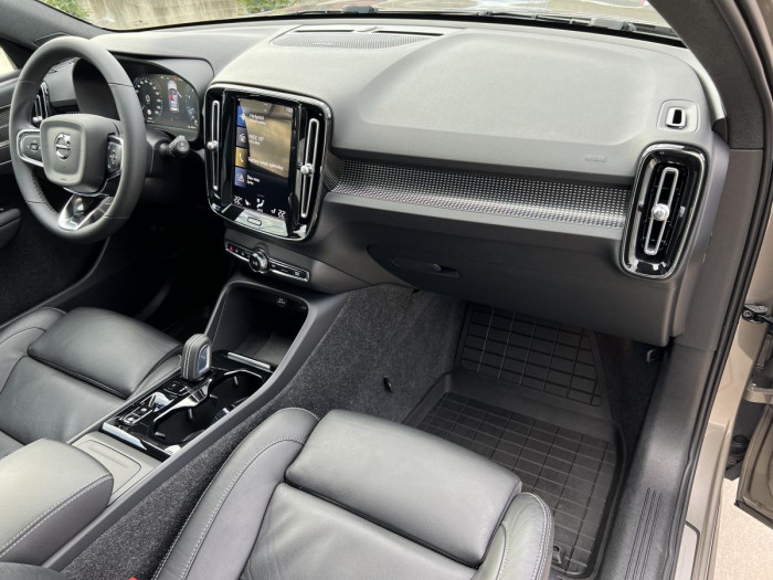 Volvo XC40 B4 AWD R-DESIGN Aut 1.maj.