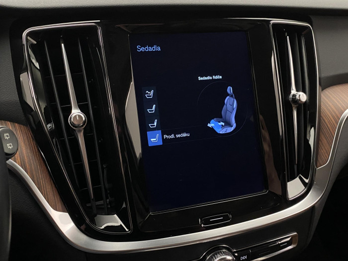 Volvo V60 CC D4 AWD PRO REZERVACE 2.0 d CC CC