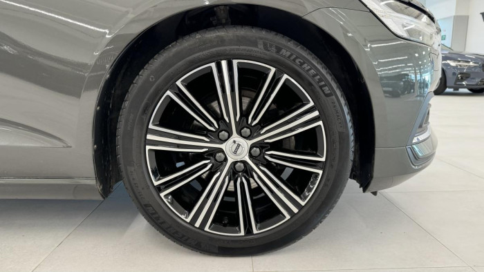 Volvo V60 B4 INSCRIPTION AUT REZERVACE