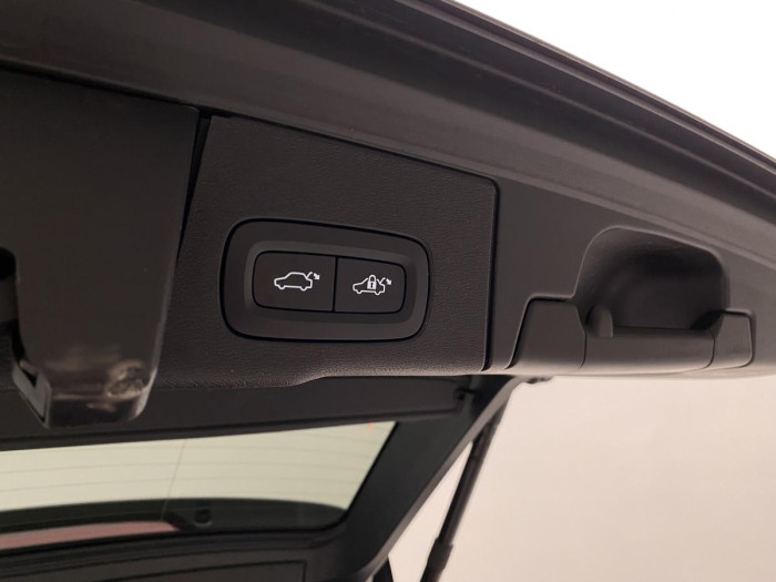 Volvo XC60 B4 AWD MOMENTUM REZERVACE 2.0 Momentum