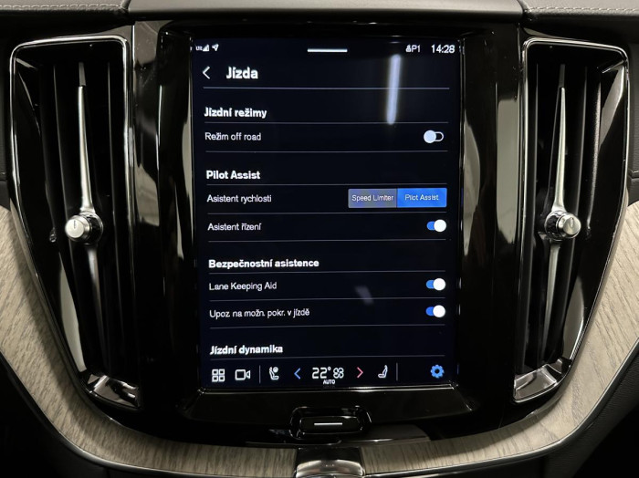 Volvo XC60 B5 AWD PLUS BRIGHT REZERVACE 2.0 Plus