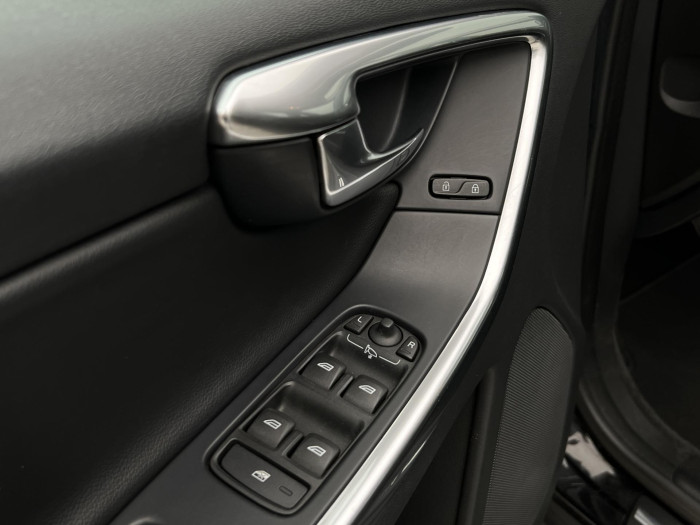 Volvo XC60 D4 AWD MOMENTUM AUT CZ 2.4 d Momentum