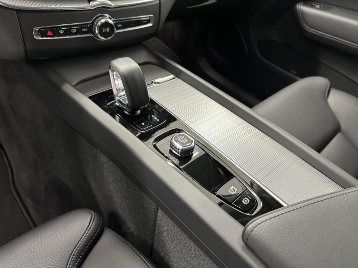 Volvo XC60 B4 AWD PLUS BRIGHT REZERVACE 2.0 Plus