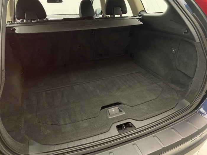 Volvo XC60 D5 AWD MOMENTUM REZERVACE 2.4 d Momentum