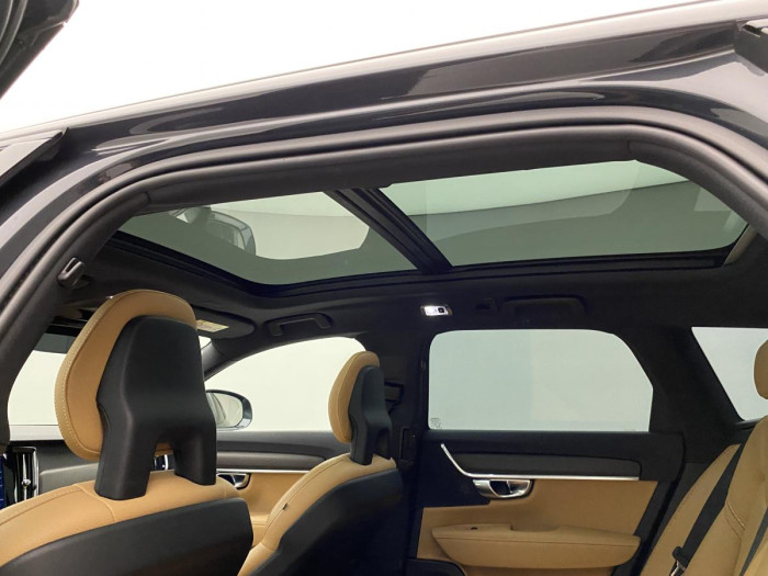Volvo V90 CC D4 AWD MOMENTUM REZERVACE 2.0 d CC CC Momentum