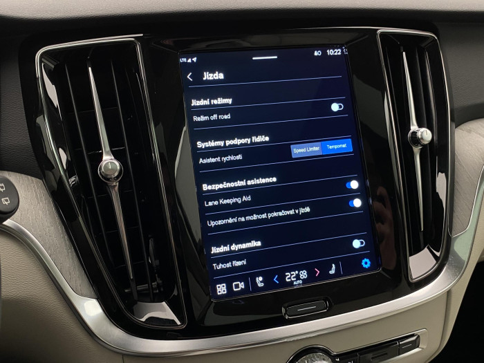 Volvo V60 CC B4 AWD BRIGHT PLUS AUT CZ