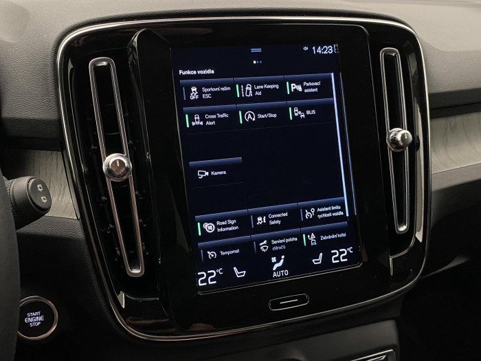 Volvo XC40 B4 AWD INSCRIPTION AUT CZ