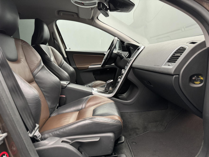 Volvo XC60 D5 AWD SUMMUM 2.4 d Summum