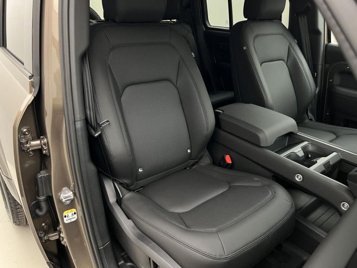 Land Rover Defender 110 D250 XDYNAMIC SE REZERVACE 3.0 d SE