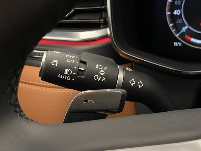 Jaguar F-Pace D200 AWD R-DYNAMIC REZERVACE 2.0 d Dynamic