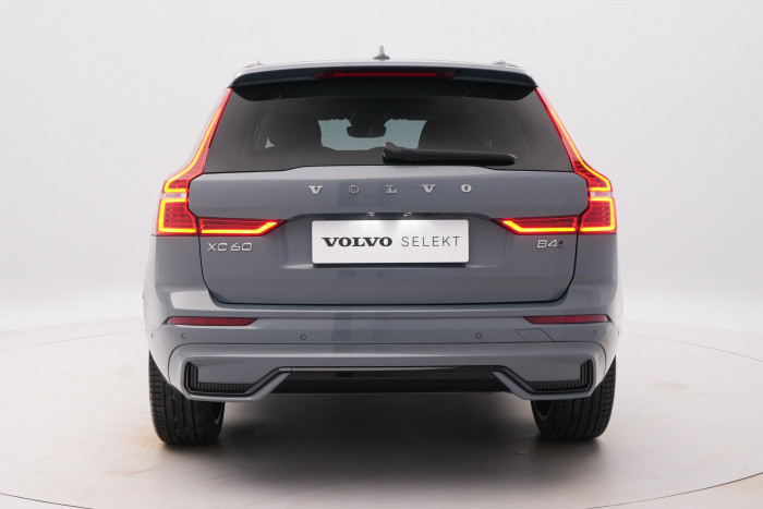 Volvo XC60 B4 AWD ULTIMATE DARK 1.maj.