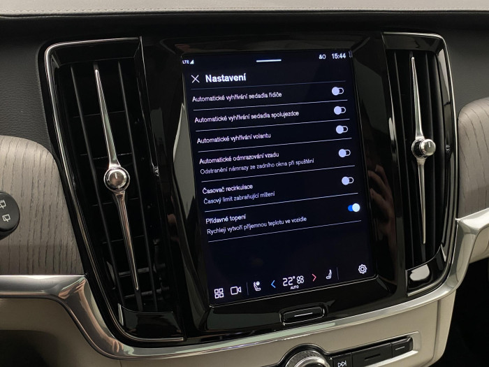 Volvo V90 CC B4 AWD ULTIMATE CZ 1.maj 2.0 CC CC