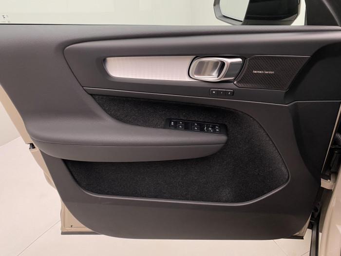 Volvo XC40 B3 DARK PLUS AUT CZ