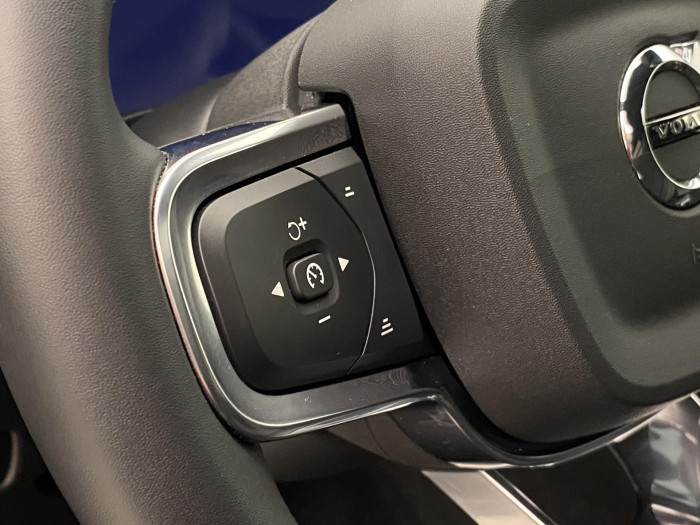 Volvo XC40 B3 DARK ULTRA AUT CZ