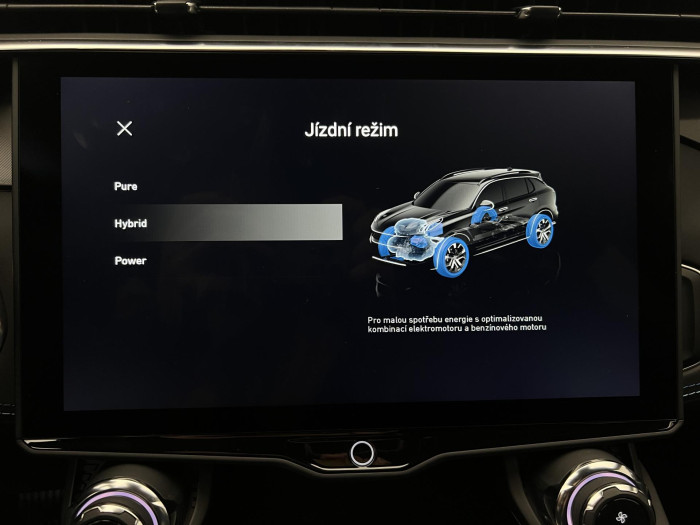 Lynk & Co 01 PHEV DCT AUT 1.maj.