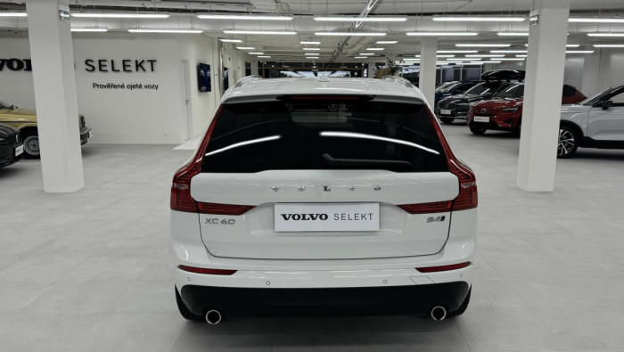 Volvo XC60 B4 AWD MOMENTUM REZERVACE 2.0 Momentum