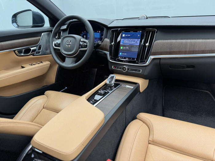 Volvo V90 B6 AWD ULTIMATE REZERVACE