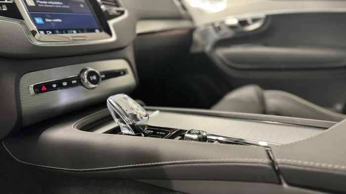 Volvo XC90 B5 AWD ULTIMATE DARK REZERVACE