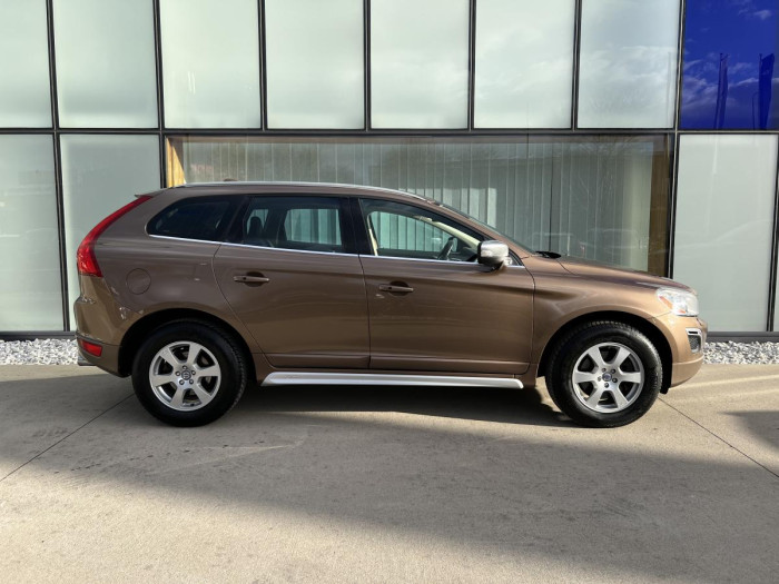 Volvo XC60 D5 AWD R-DESIGN Aut CZ 2.4 d