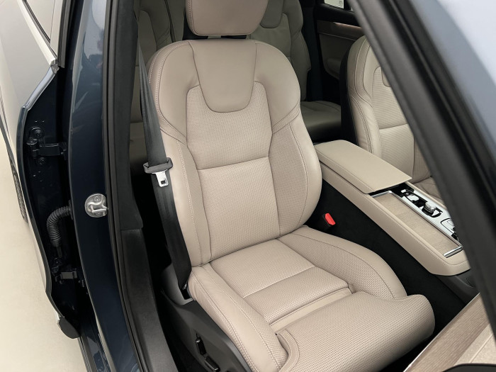 Volvo XC90 B5 AWD ULTRA BRIGHT 7MÍST CZ