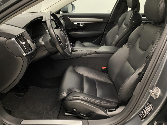 Volvo V90 CC D5 AWD MOMENTUM REZERVACE 2.0 d CC CC Momentum