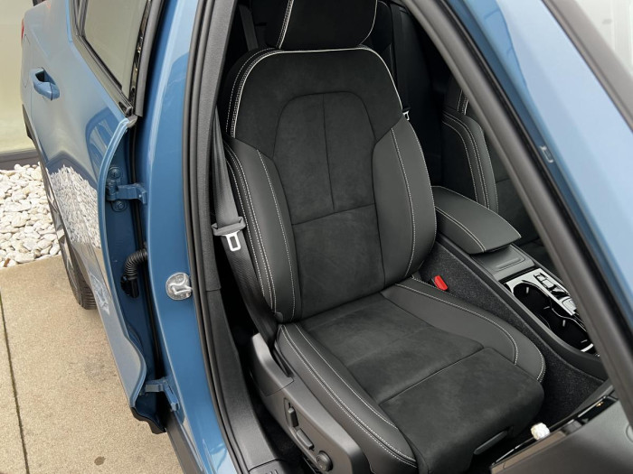 Volvo XC40 B4 DARK ULTIMATE Aut CZ