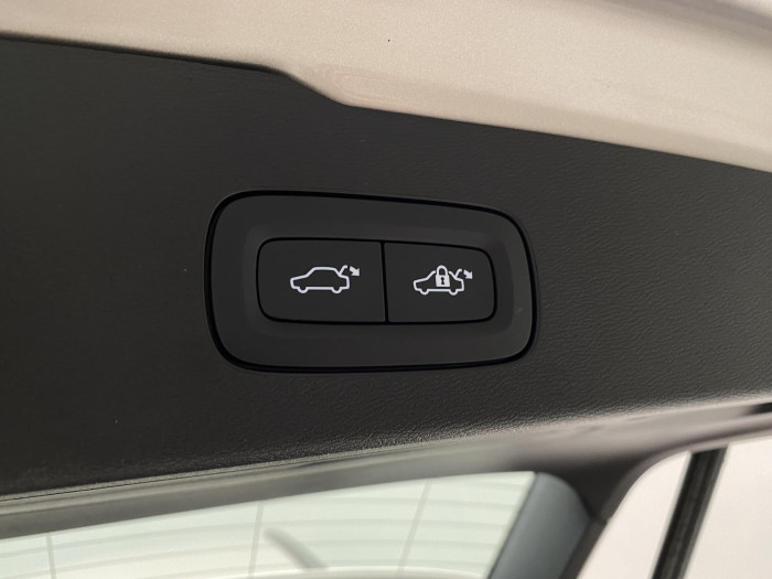 Volvo V60 B4 DARK PLUS AUT CZ