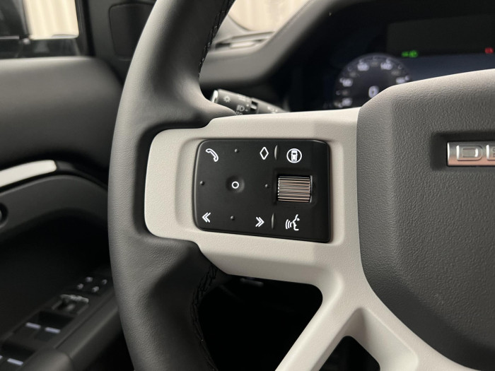 Land Rover Defender 110 D250 X-DYNAMIC SE AWD Aut 3.0 d Dynamic SE