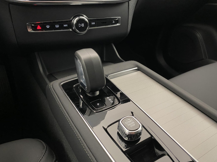 Volvo XC90 T8 AWD RECHARGE CORE AUT CZ 7m