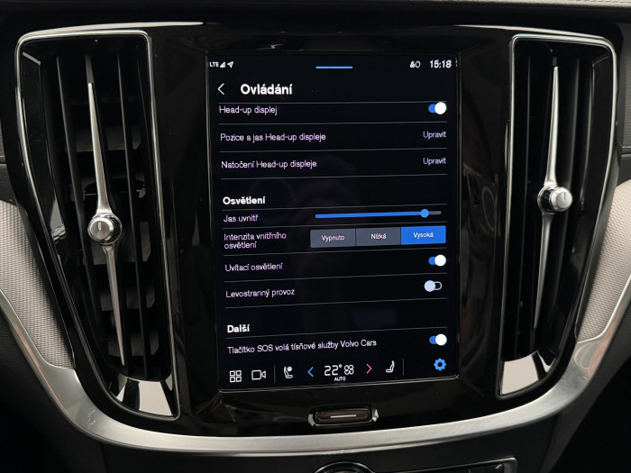 Volvo V60 CC B4 AWD ULTIMATE REZERVACE 2.0 CC CC