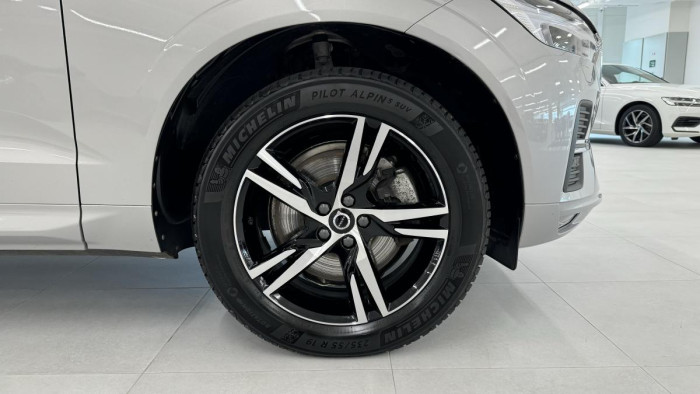 Volvo XC60 B4 CORE NEZÁVISLÉ TOPENÍ AUT