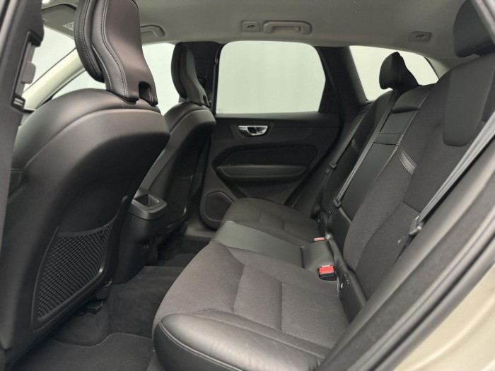 Volvo XC60 B4 MOMENTUM PRO AUT CZ 2.0 Momentum