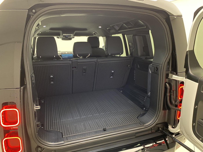 Land Rover Defender 110 D250 X-DYNAMIC SE AWD AUT 3.0 d Dynamic SE